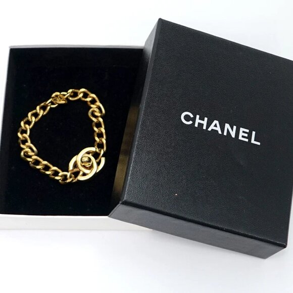 CHANEL CC Logo TurnLock Vintage Bracelet 6.5" Gold Tone 96P Auth w/Box #11420 - Picture 6 of 6